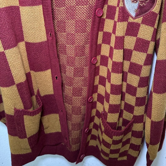 NWT Harry Potter Gryffindor Embroidered Button Up Unisex Cardigan - Picture 3 of 12